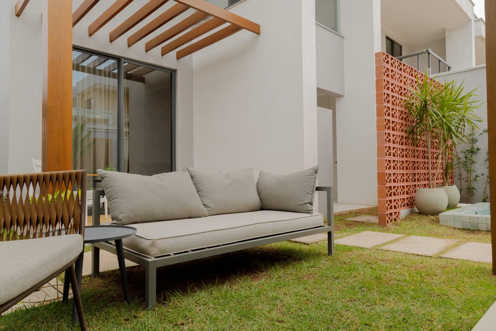 Lançamento à venda em Eusébio: Casa duplex com 4 suítes em condomínio fechado no Eusébio — foto 7 de 28